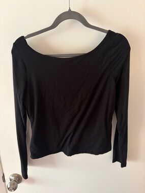 Black Long-Sleeve Women's Top - open back
